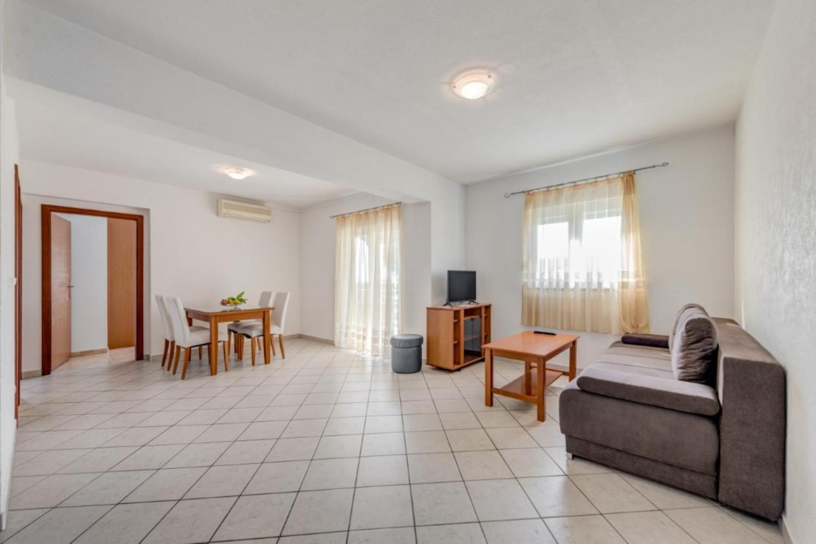 Ruza&Nikolina "1" Apartmani - Baska Voda Baška Voda Exterior foto